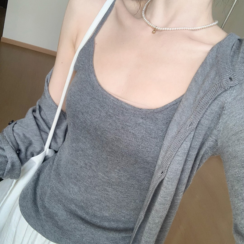 话里人手2件百搭基础小吊带