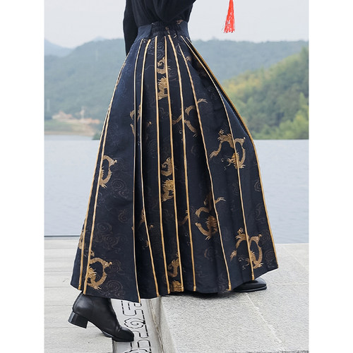 复古日记新中式黑金龙纹马面裙