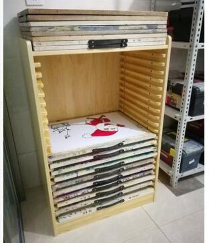 幼儿园画室实木陈列柜