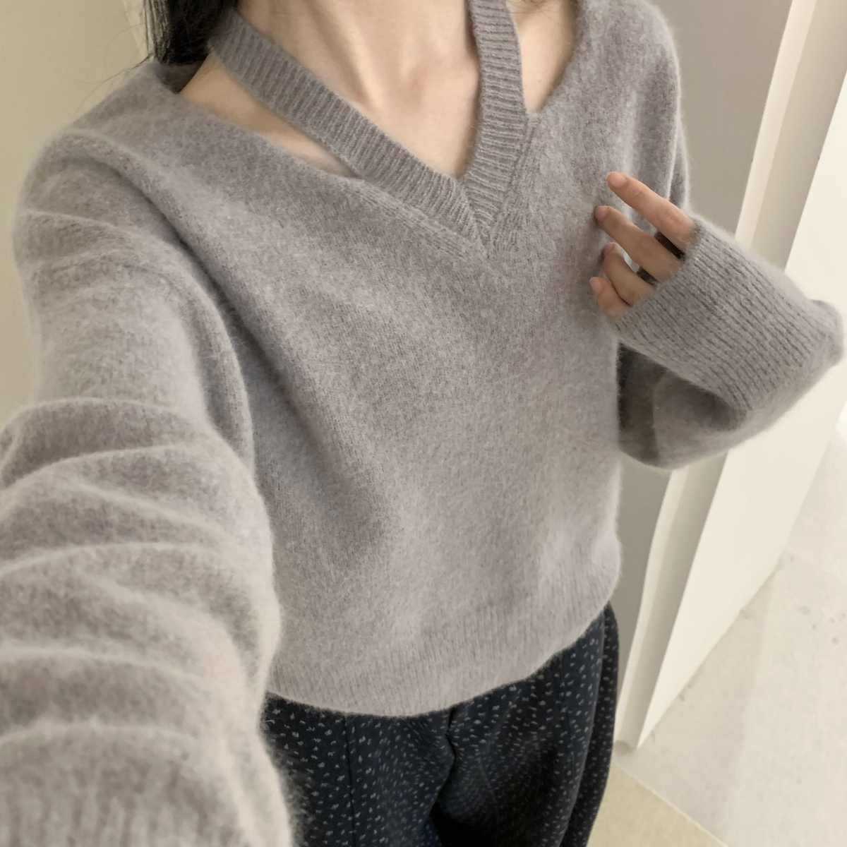 SHEEP.-慢无高配浣熊款韩系浣熊v领镂空保暖毛衣（含4羊绒）