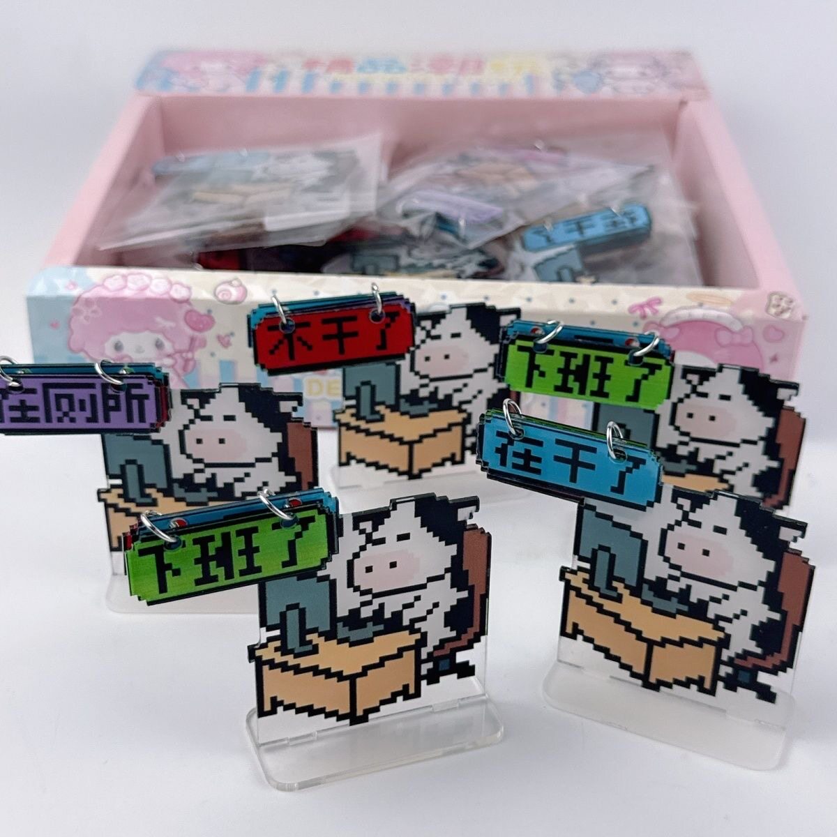 爆款热卖桌面摆件打工牛牛解压创意办公桌翻牌打工牛马工位批发