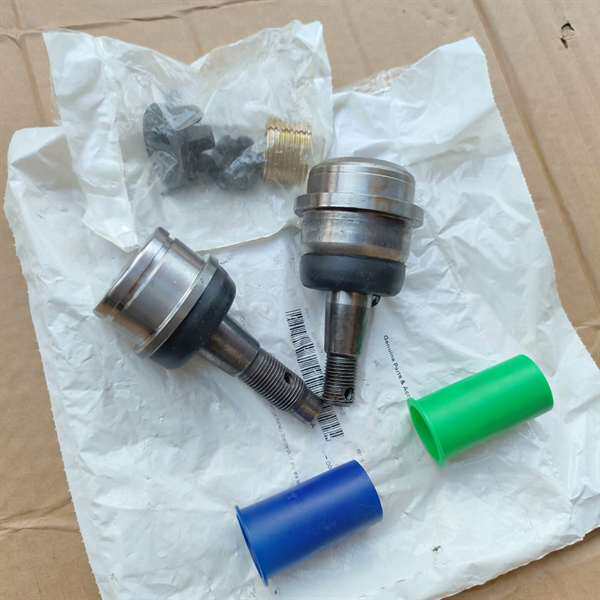 咨询全新Mopar原厂前桥上下球头一对,羊议价