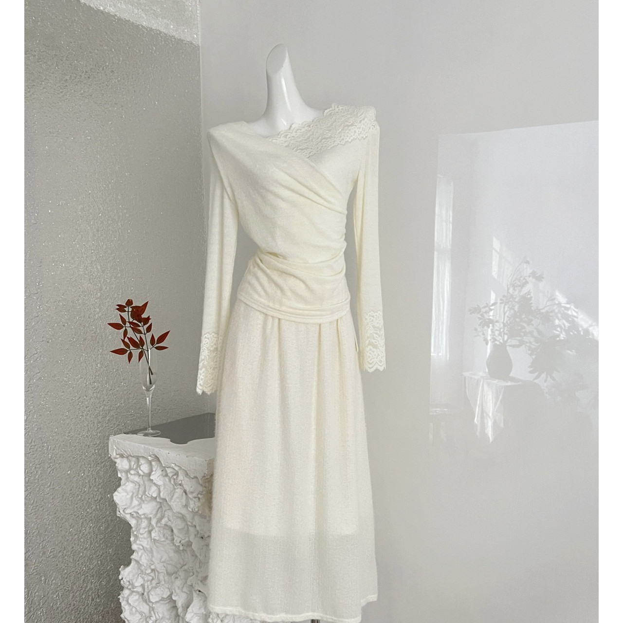 木子李的李设计感精致温柔长袖针织蕾丝拼接上衣垂感半身裙套装冬