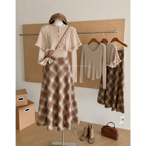 2025年秋冬季民国风时尚套装裙女新中式毛衣斗篷格子半身裙三件套