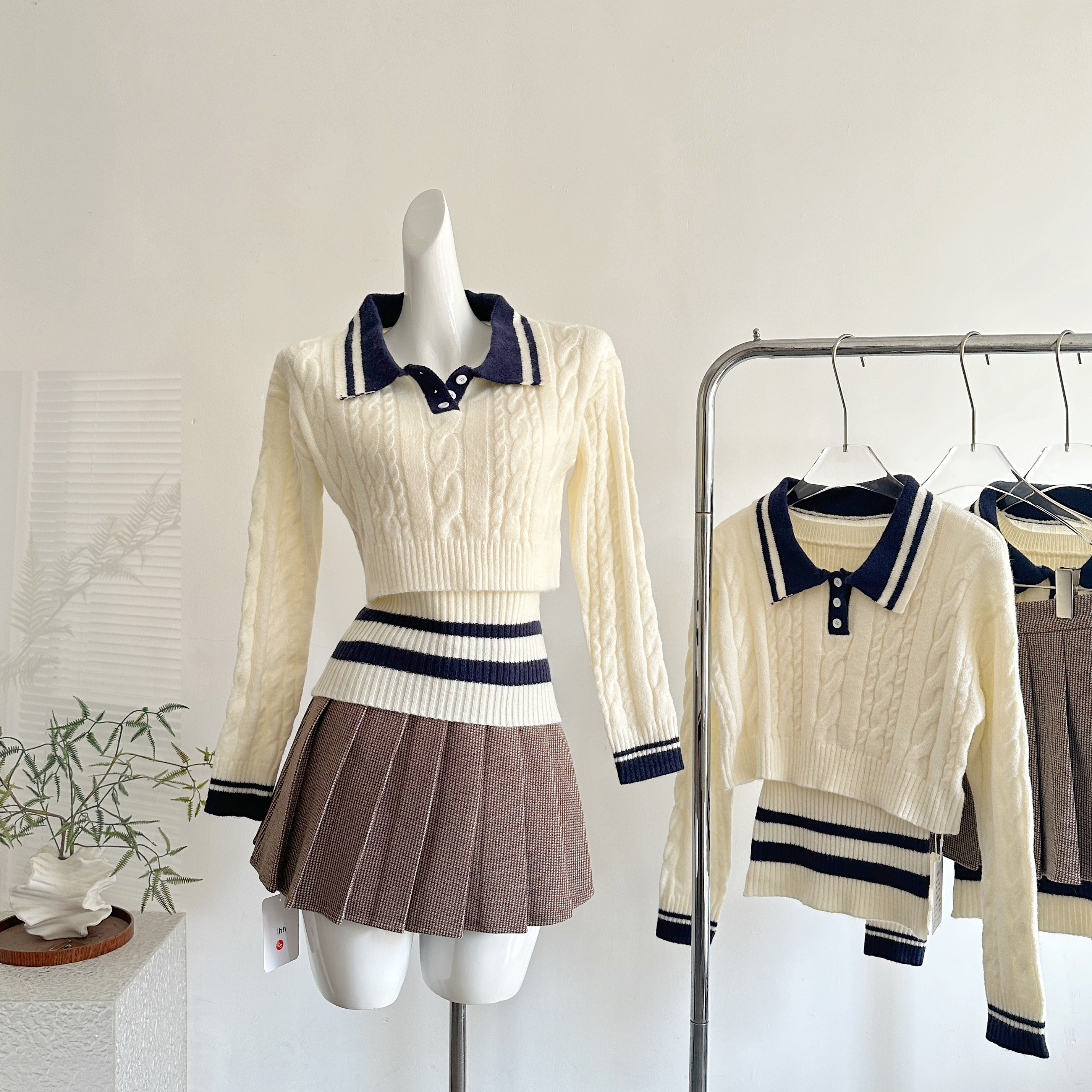 Q女家 新品95折漫高角色卡/miu系学院真两件套polo撞色毛衣