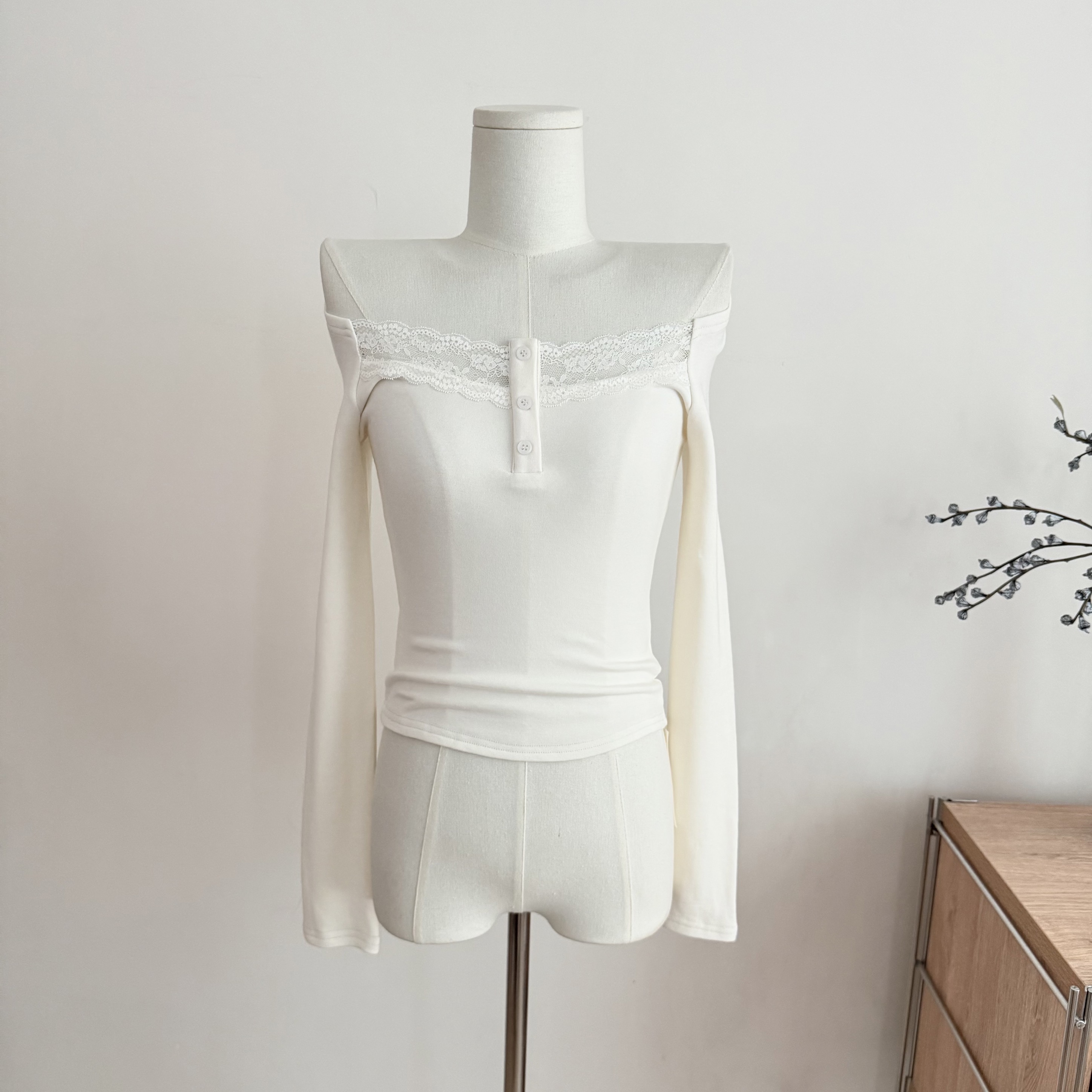 dolly蕾丝女—— “不经意C位品”矫情蕾丝法式方领wool上衣