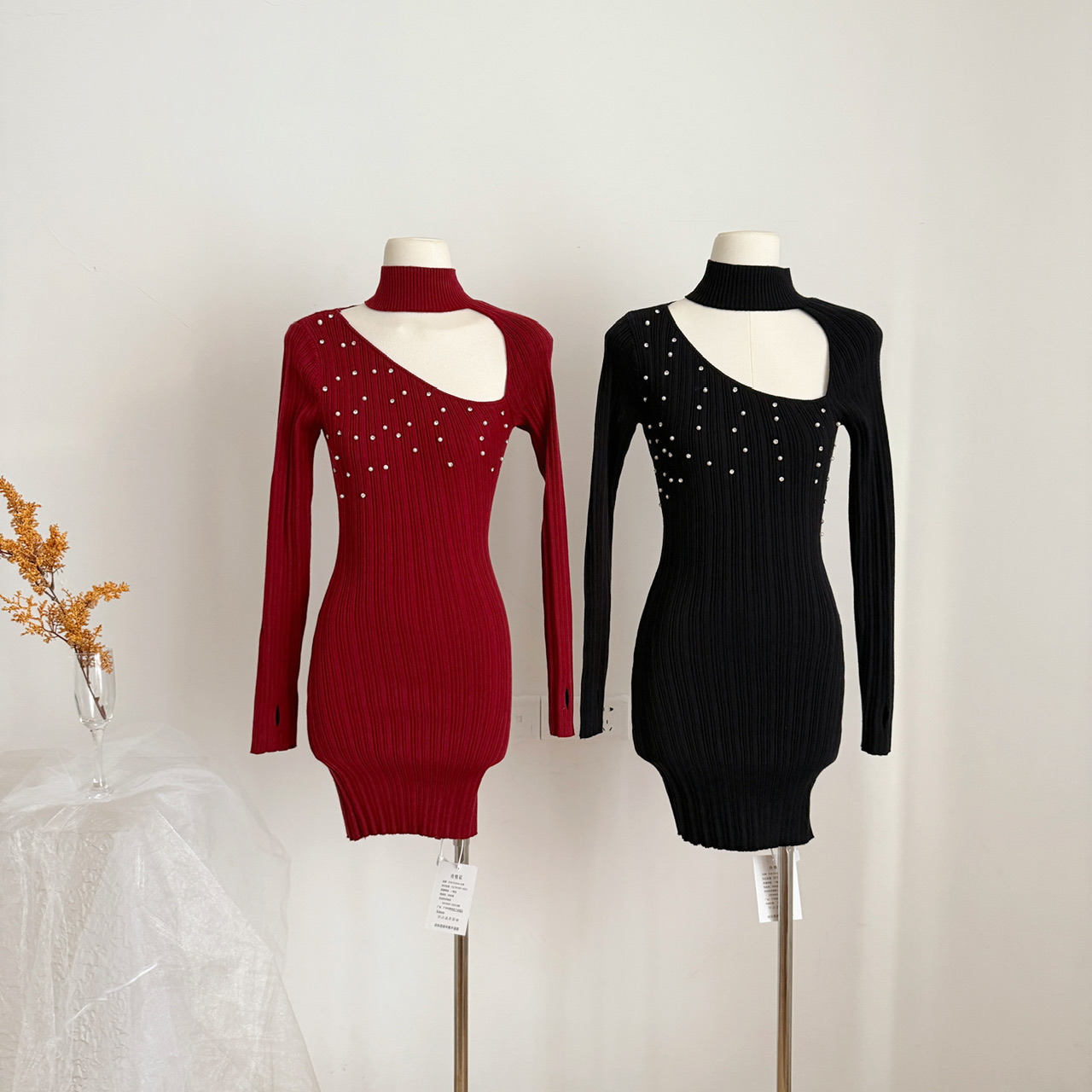 Hotdog 热狗很辣珠光夜幕钉珠挖领连衣裙女精致风修身连衣裙