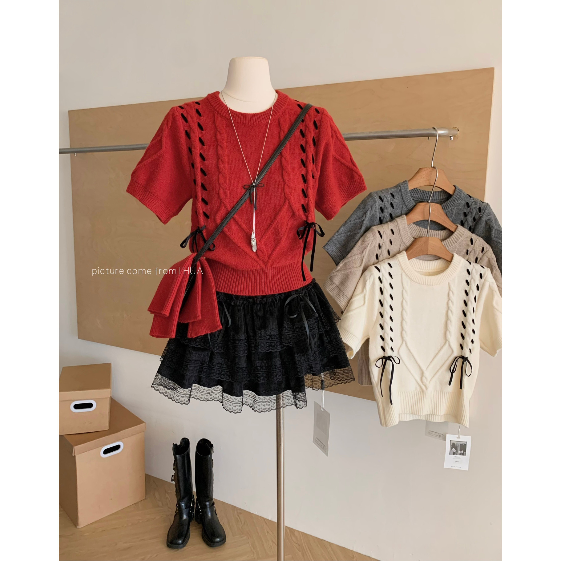 冬季圣诞氛围感穿搭巨好看上衣慵懒松弛感圆领红色袖套针织毛衣女,女装/女士精品,毛衣,淘宝优惠券,粉丝福利购,淘宝优惠卷