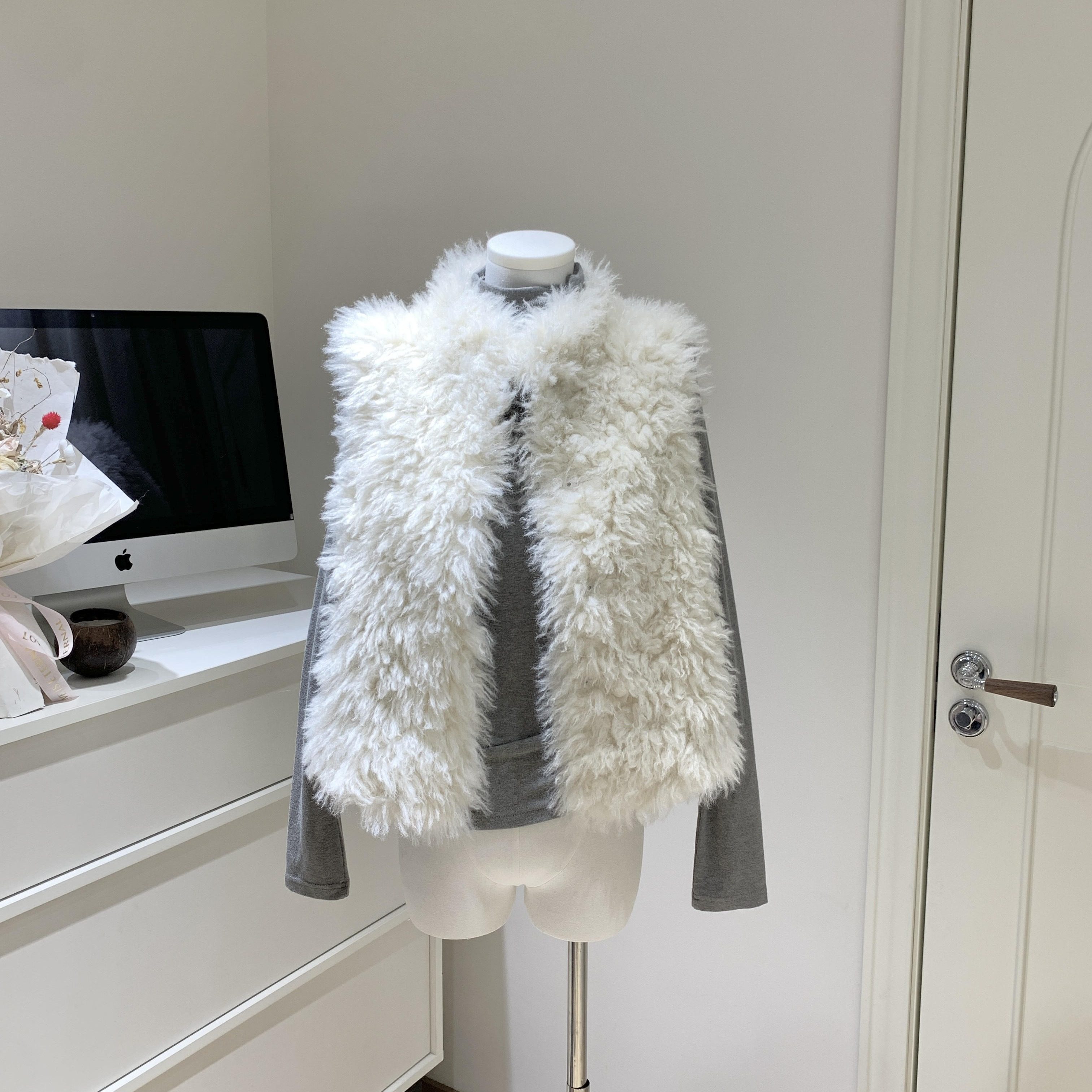 ThreeH 巴斯奶绒 白色环保毛毛马甲女秋冬羊羔毛外套气质上衣坎肩