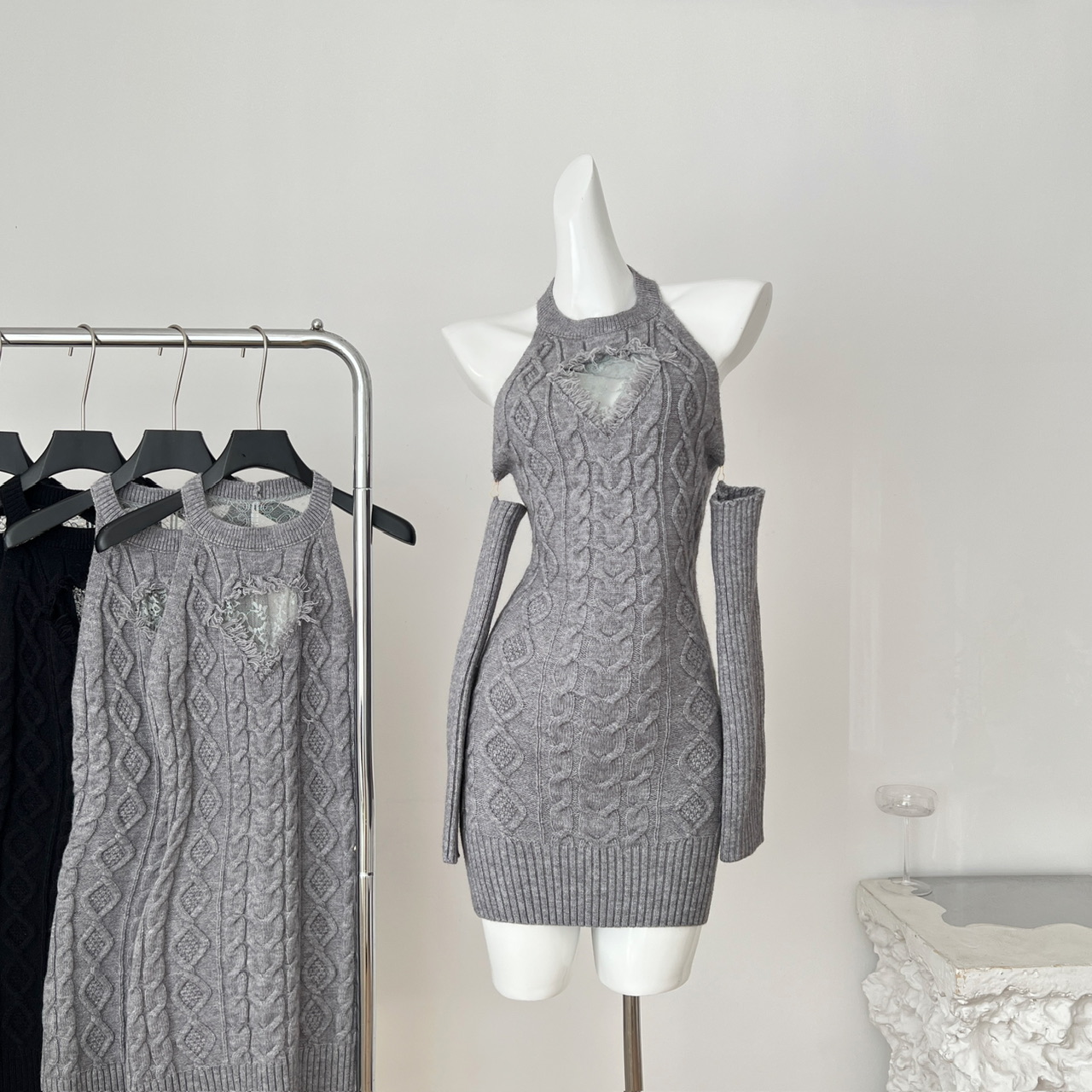 Mejiu蜜九隐缀甜欲辣妹纯欲针织连衣裙女秋冬露肩内搭黑裙子