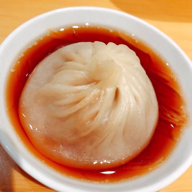北京鼎泰丰特色小笼包猪肉蟹肉包子面食加热即食熟食小吃薄皮大馅