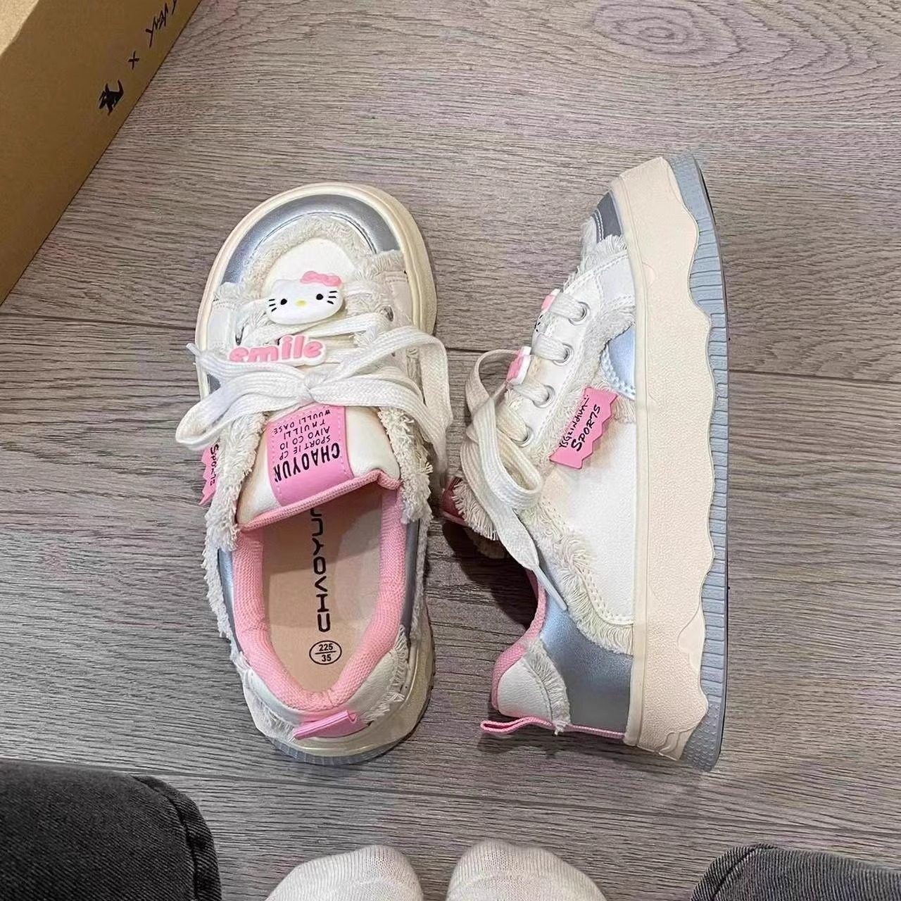 小众原创丑萌kt猫学生板鞋子女2026春季新款厚底爆款平底小白鞋女