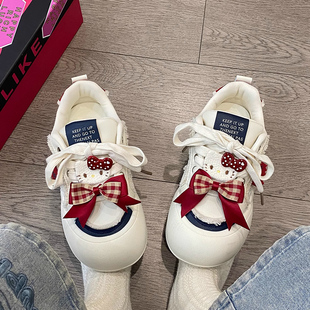 春季新款chic百搭鞋子软底板鞋女款2026厚底学生小白鞋休闲面包鞋