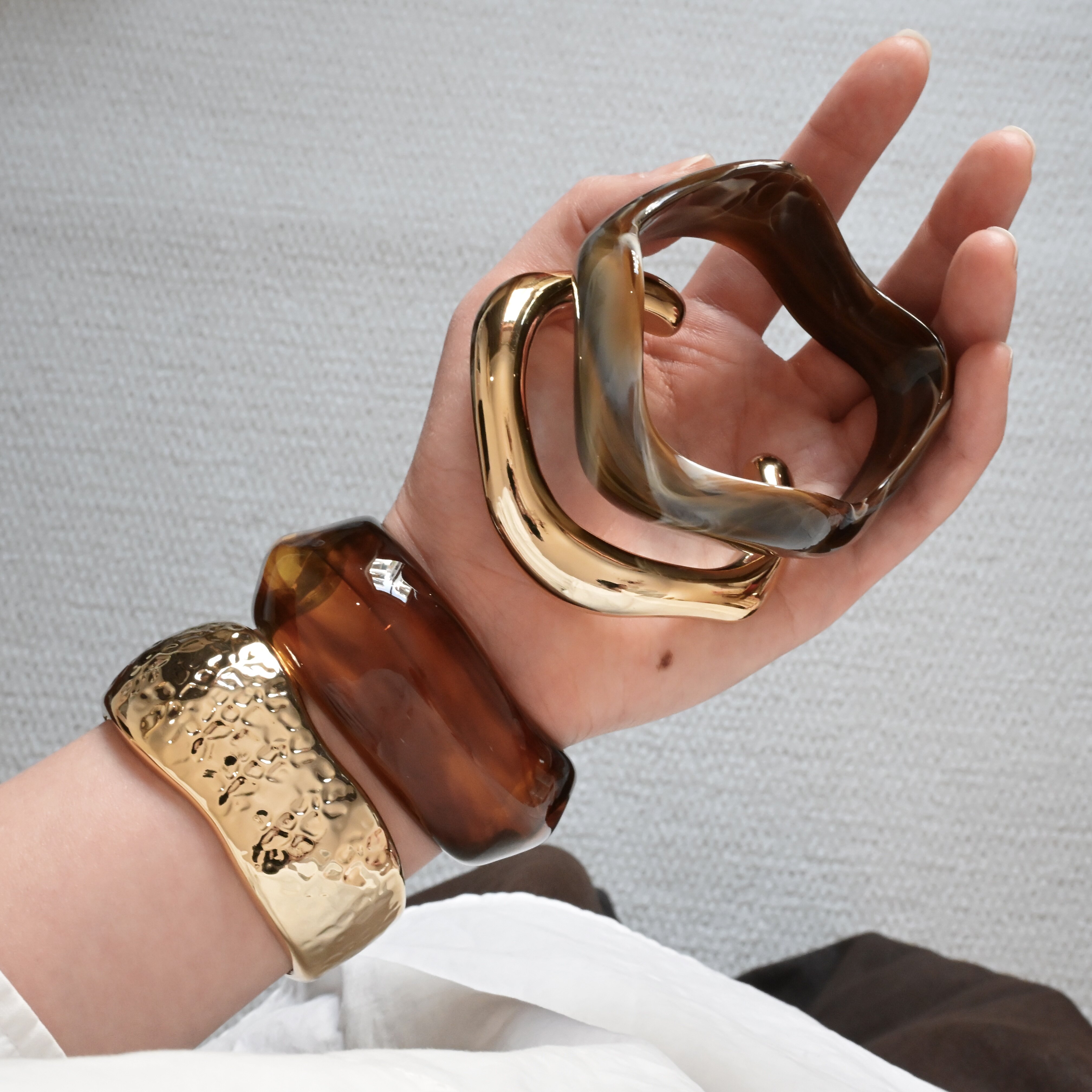 亚克力不规则几何手镯女琥珀色夸张复古高级感宽面手环开口镯子