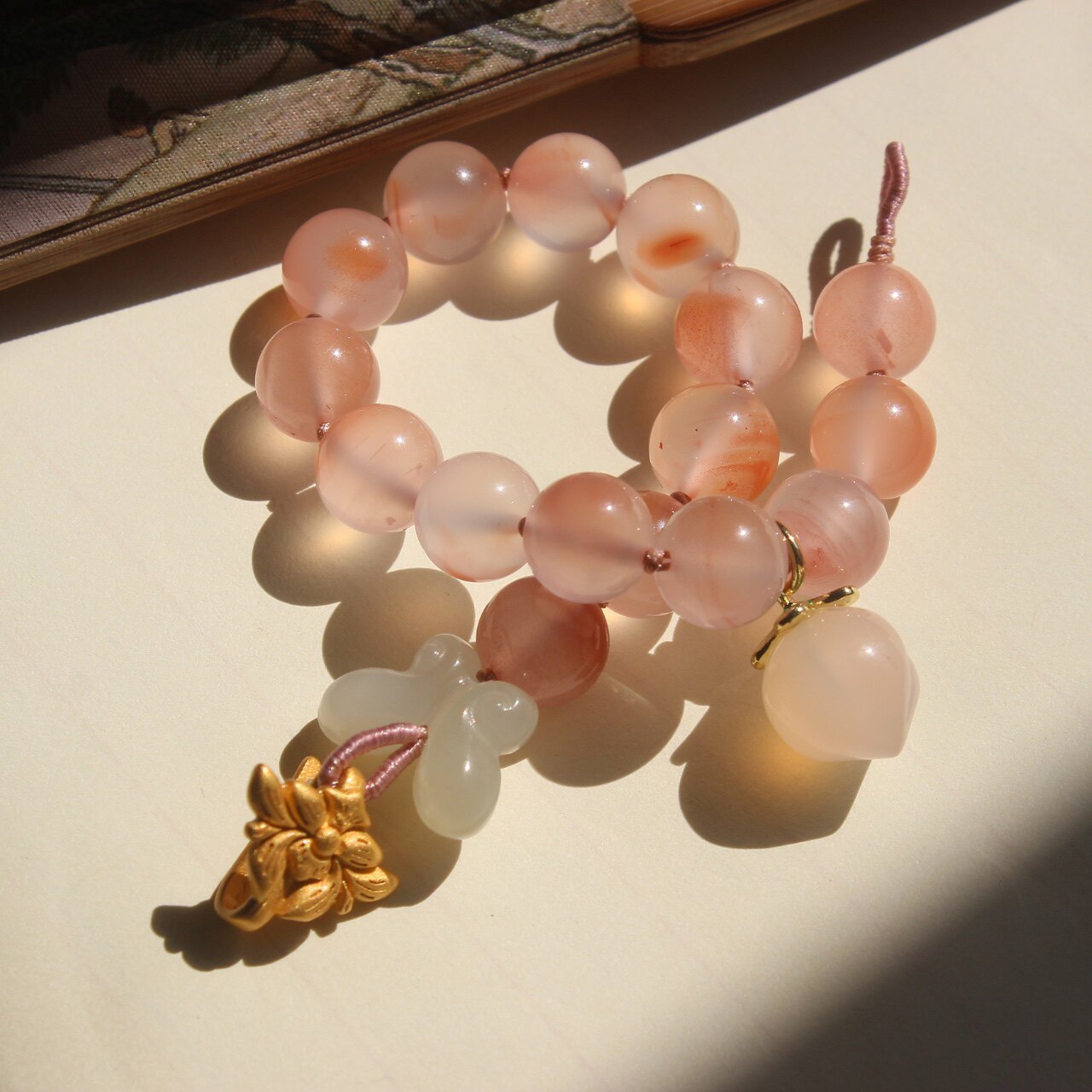 HETIAN 옥 나비 마노 작은 요정 복숭아 S  모란 꽃 매달려 버클과 천연 얼음 부동 남부 붉은 팔찌