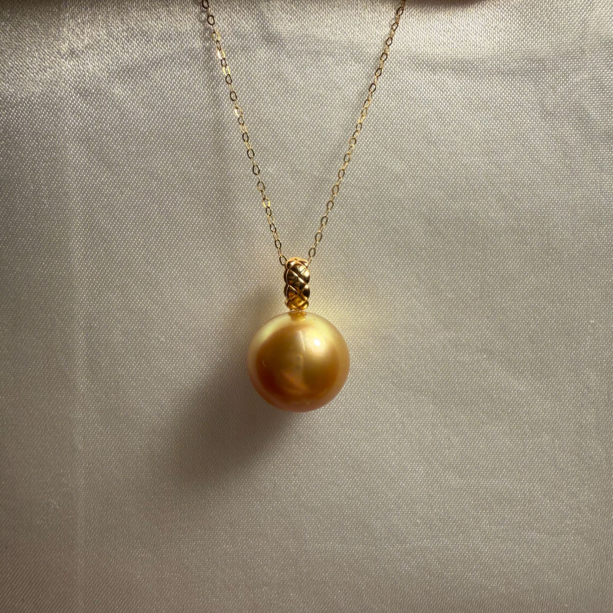 “菱格纹”海水南洋金珍珠吊12-13mm 18K金（送银链）2737H00DY