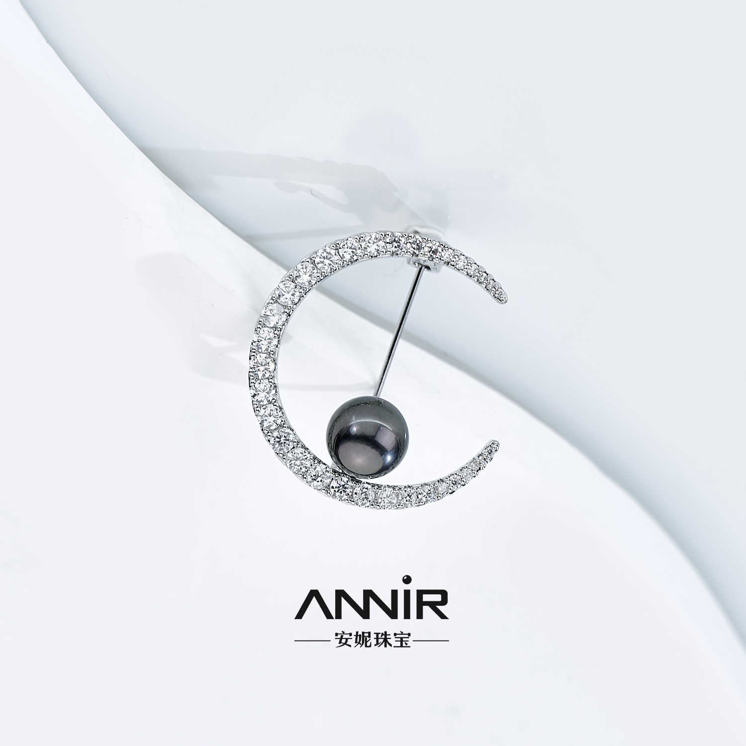 “月亮弯弯”大溪地胸针 9-10mm 1218H00DY