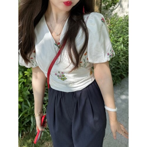 张羞羞纯棉刺绣碎花V领短袖衬衫