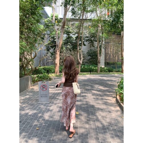 张羞羞夏季通勤斜裁鱼尾半裙