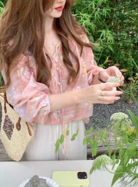 张羞羞 淡妆浓抹/莱赛尔V领法式刺绣立体印花长袖轻薄防晒衬衫
