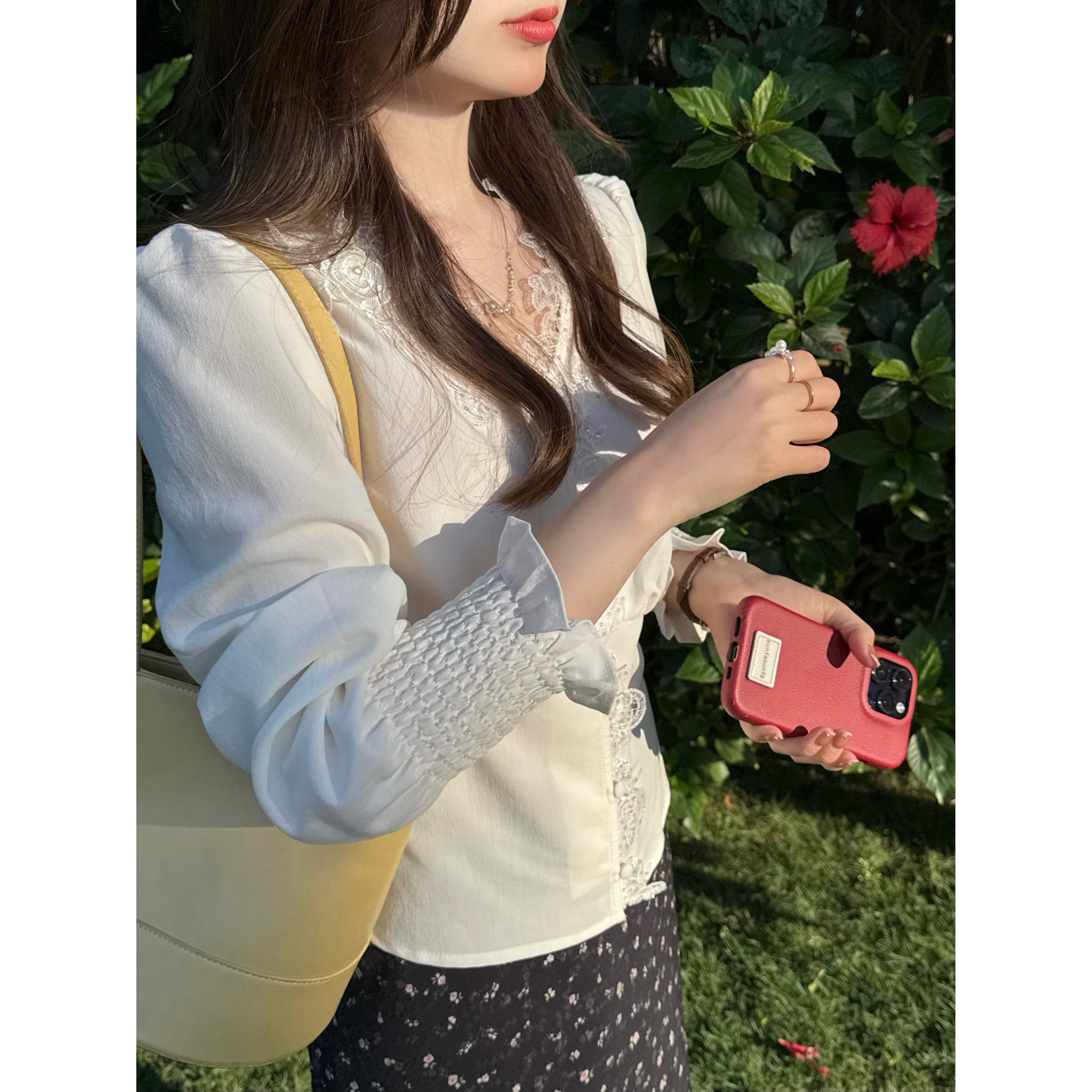 张羞羞  阿维尼翁/人棉蕾丝花朵珠片收腰早春韩系通勤V领衬衫,女装/女士精品,衬衫,淘宝优惠券,粉丝福利购,淘宝优惠卷