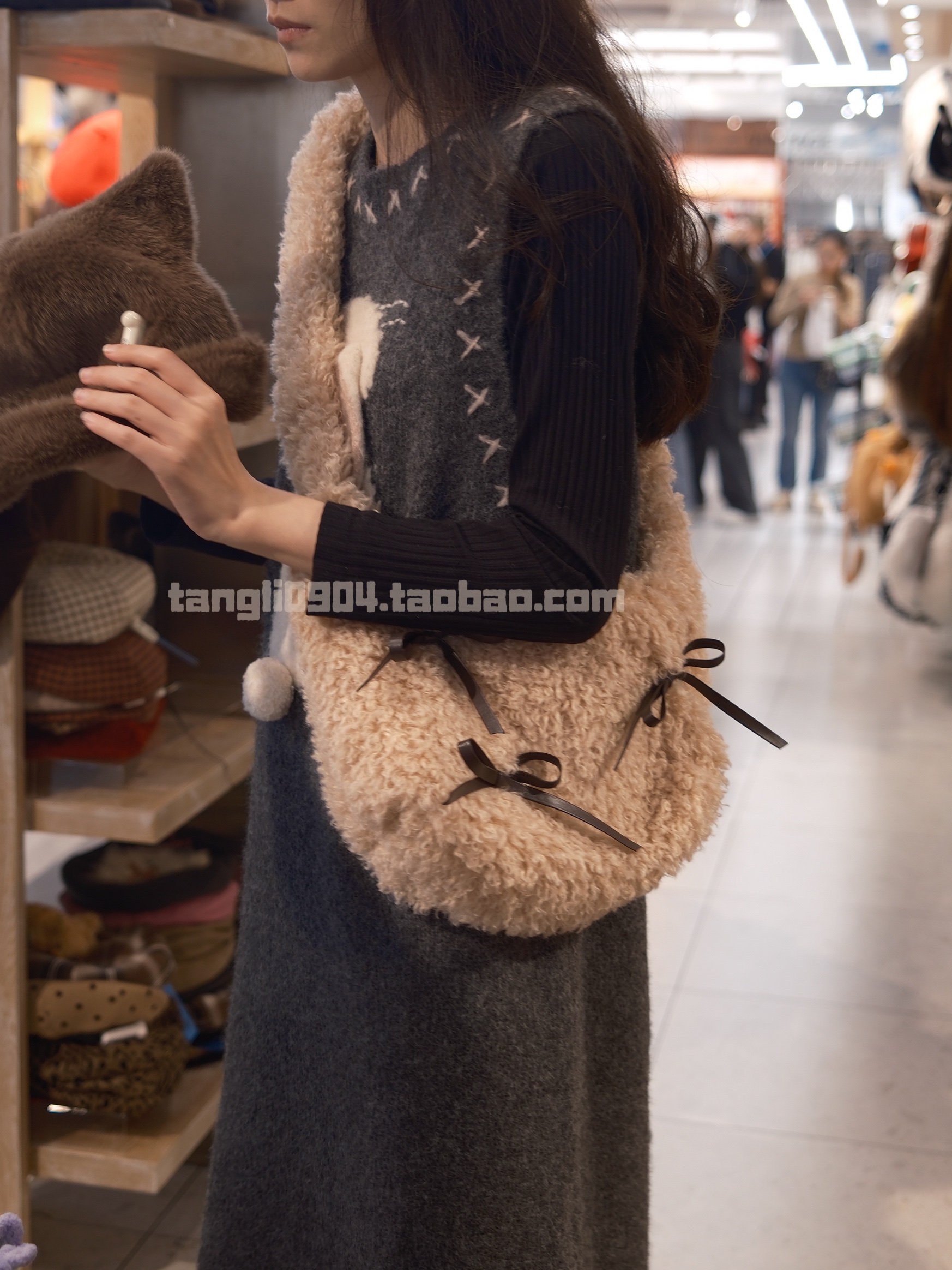 2024秋冬包新款可爱蝴蝶结手提包毛绒斜挎包可爱毛茸茸通勤包包