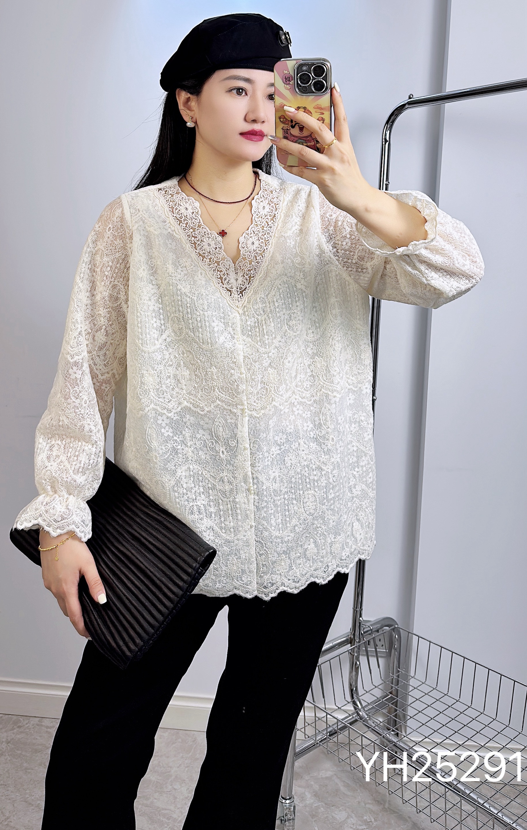 香港芸卉25291冬季加大码卫衣蕾丝衫女 蕾丝提花V领洋气百搭衫