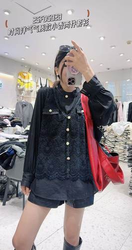 妃儿红5028冬季加大码套装女 小香马甲+木耳边衬衫上衣两件套