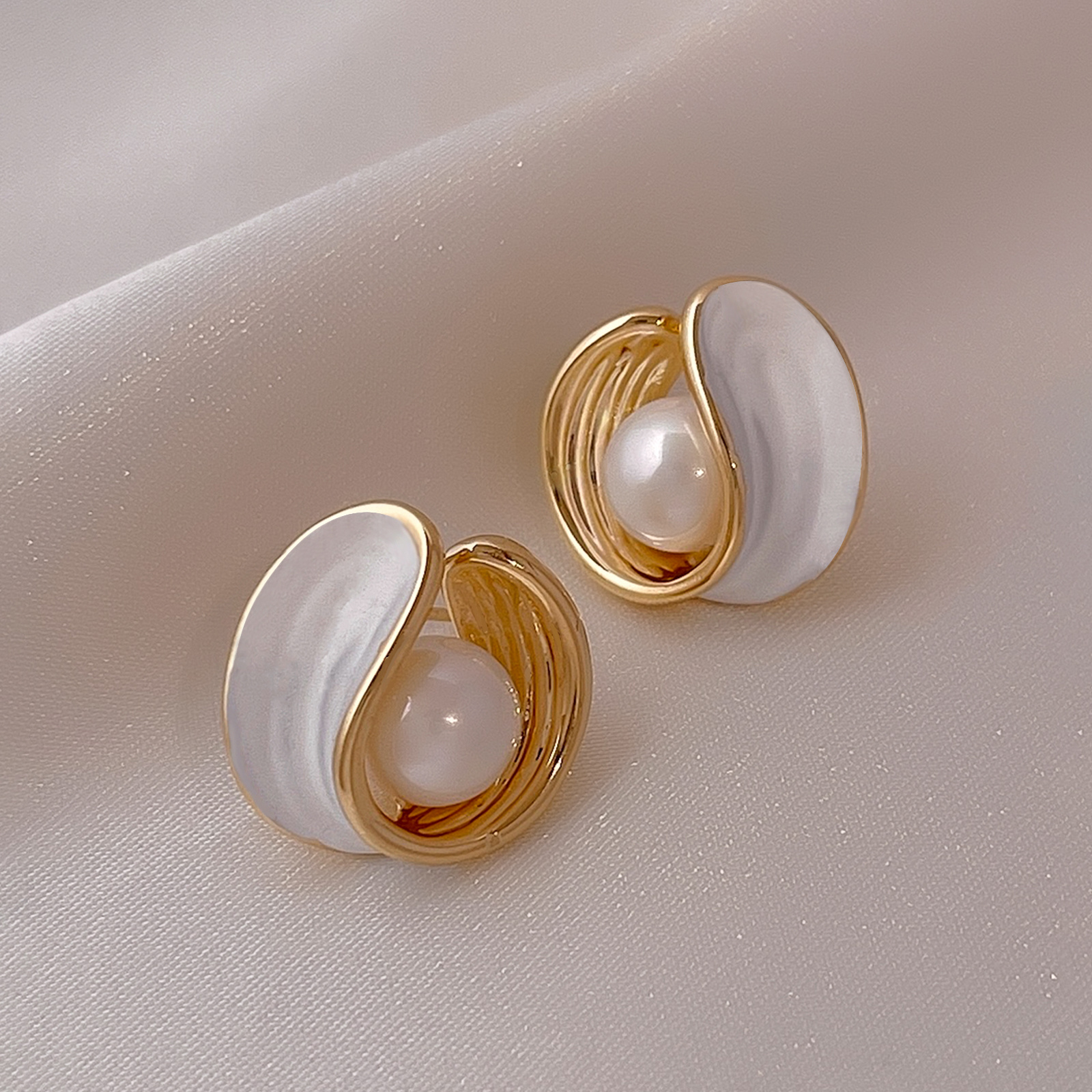 Loga.Py 法式时尚耳环小众设计感珍珠耳饰2024年新款潮网红耳钉女