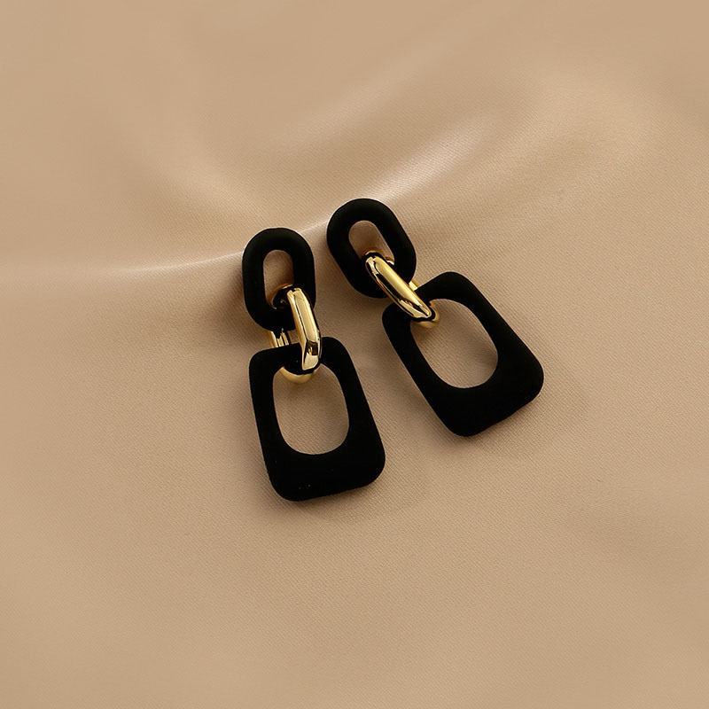 黑色亚克力耳环女气质大气