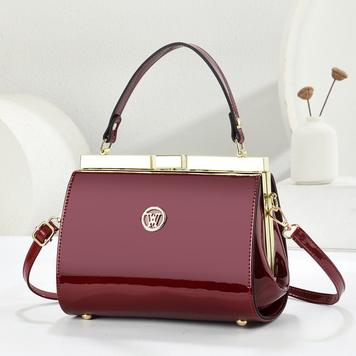 香港真皮包包2026新款漆皮女包红色婚包手提斜挎包轻奢枕头包