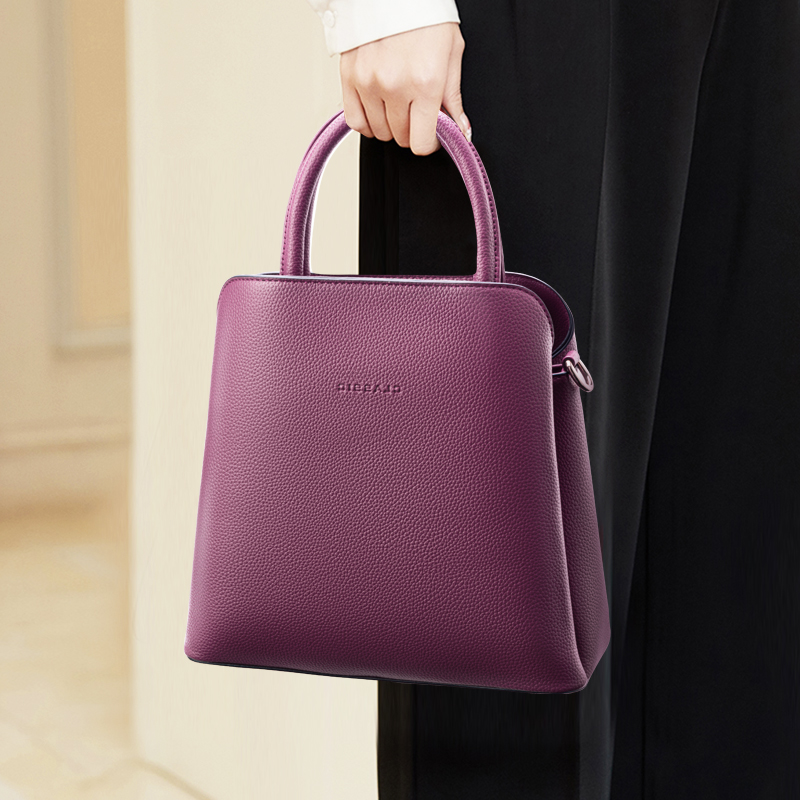 2025新款香港真皮女士手提包包女质感大容量水桶包真皮妈妈斜挎包