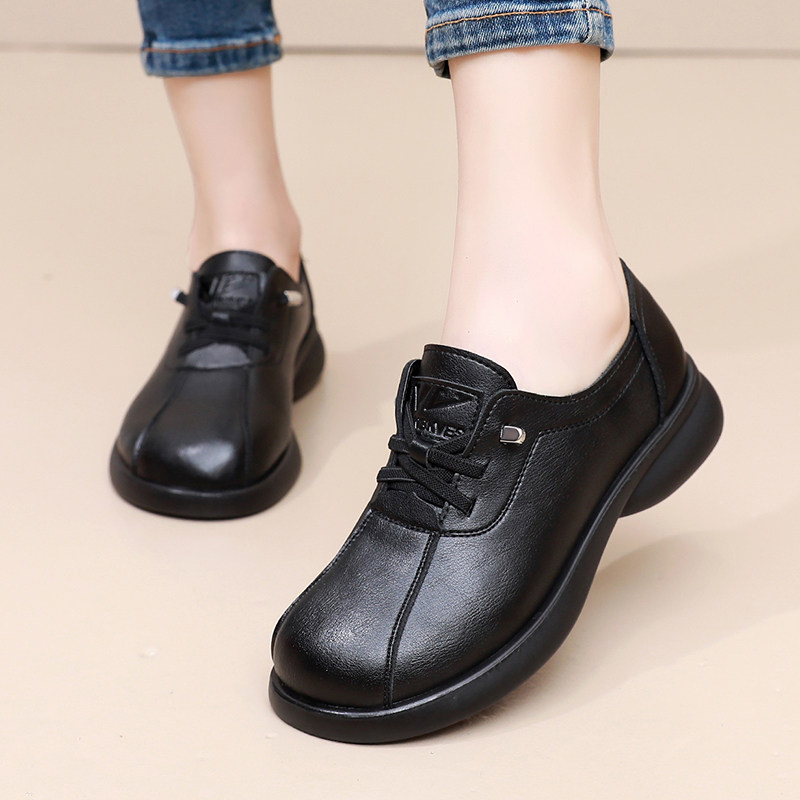 2025新款妈妈鞋春秋款中老年舒适女鞋平底防滑老人时尚一脚蹬皮鞋,女鞋,浅口单鞋,淘宝优惠券,粉丝福利购,淘宝优惠卷