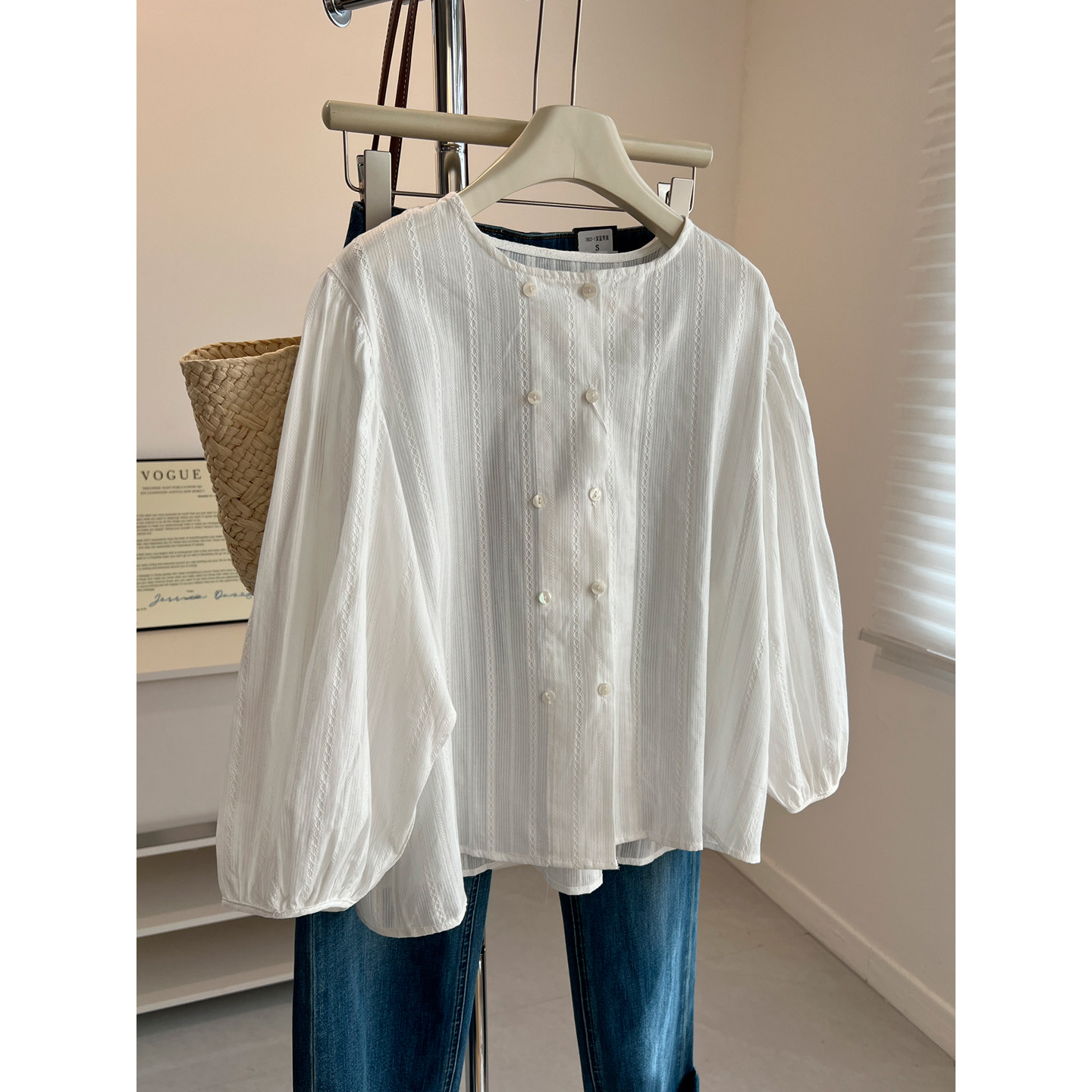 韩版温柔气质白色暗纹竖条圆领长袖衬衫女宽松显瘦百搭上衣春季潮
