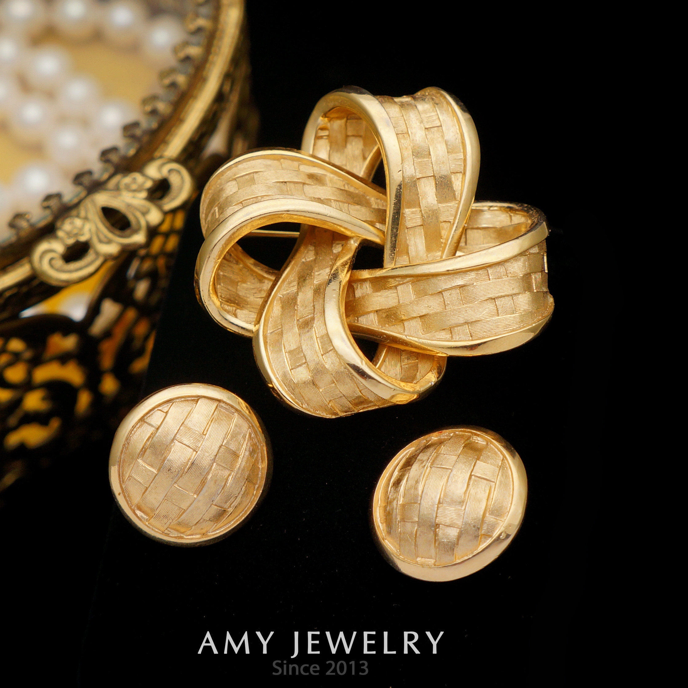 TRIFARI翠法丽胸针耳夹海报款