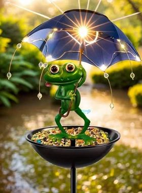 跨境喂鸟器铁艺青蛙举伞太阳能