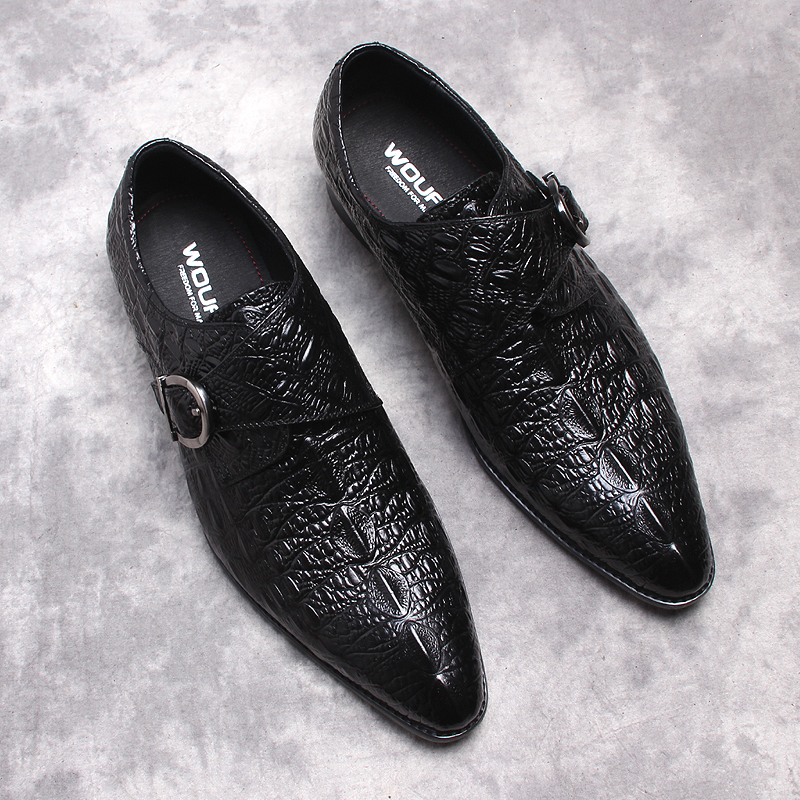 新款搭扣鳄鱼纹男鞋英伦尖头皮鞋男真皮商务正装透气单鞋婚鞋潮鞋