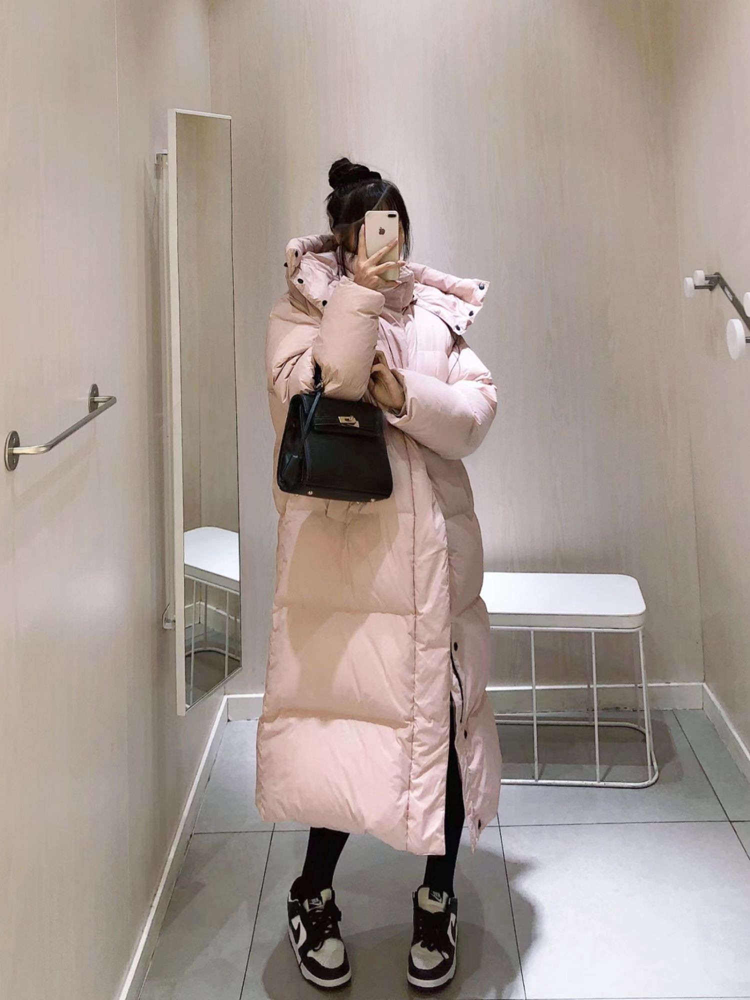 韩版粉色泡芙长款羽绒服女款2024年新款冬季过膝宽松连帽加厚外套