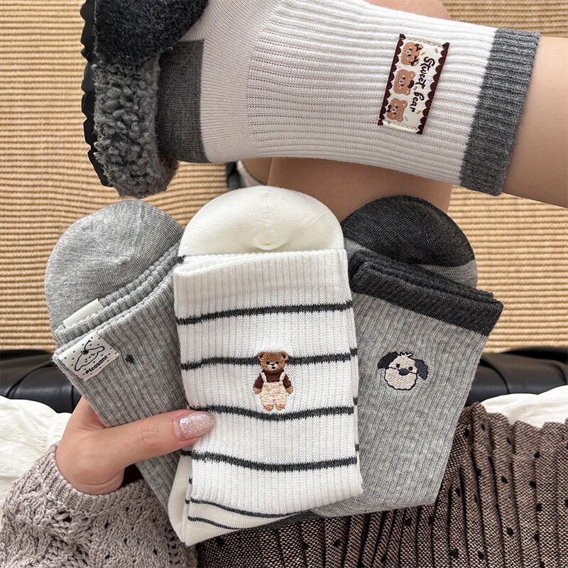 日系刺绣拼色条纹女中筒棉袜