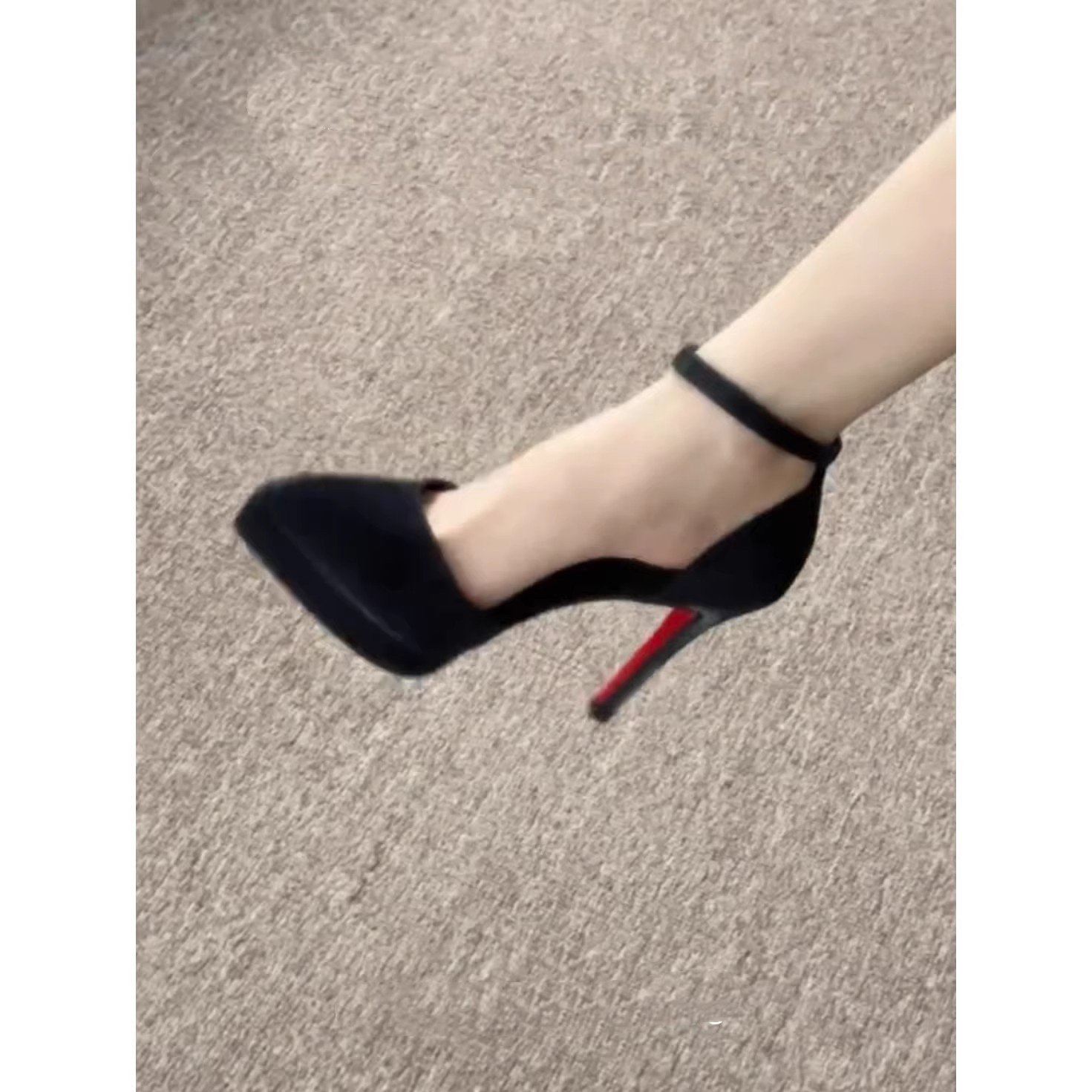 新款黑色红底细跟防水台一字扣高跟鞋小众设计感中空尖头高跟鞋,女鞋,浅口单鞋,淘宝优惠券,粉丝福利购,淘宝优惠卷