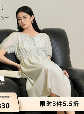 XG雪歌浅灰色通勤短袖连衣裙2025夏季新款莱赛尔收腰设计中长裙女