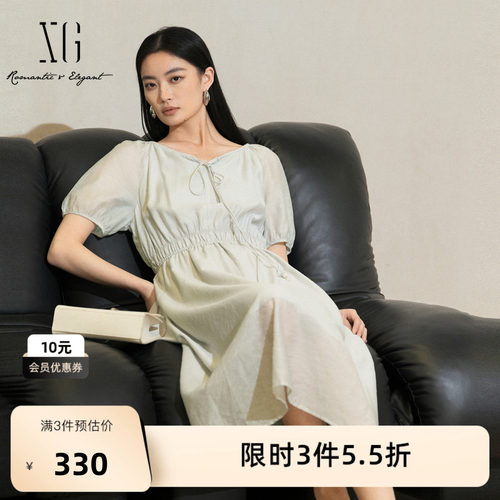 XG雪歌浅灰色通勤短袖连衣裙2025夏季新款莱赛尔收腰设计中长裙女