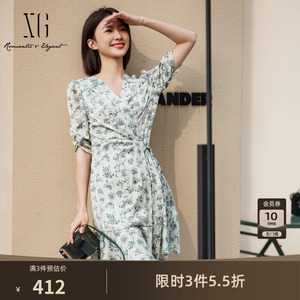 XG雪歌褶皱设计碎花短袖连衣裙2025夏季新款系带设计V领A字裙女装