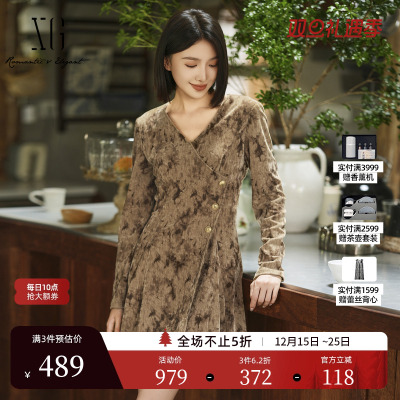 XG雪歌碎花设计长袖V领连衣裙2025冬季新款收腰设计中长款A字裙女