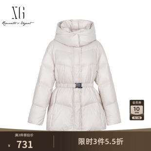 XG雪歌腰带搭配浅米色羽绒服2025冬季新款中长款白鸭绒连帽外套女