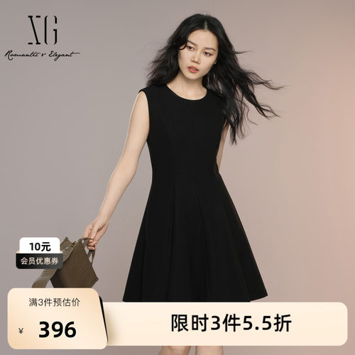 XG雪歌修身设计通勤无袖连衣裙2025秋季新款黑色高腰圆领A字裙女