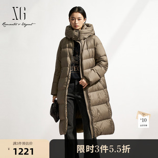 XG雪歌长款设计天鹅绒羽绒服2025冬季新款军绿色连帽设计外套女装