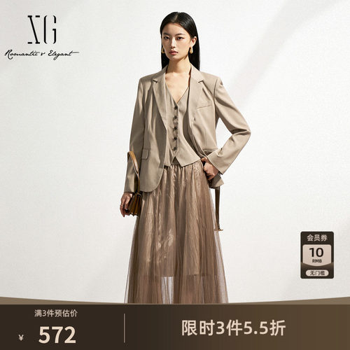 XG雪歌复古驼色两件套连衣裙2025春季新款休闲西装网纱百褶裙女装