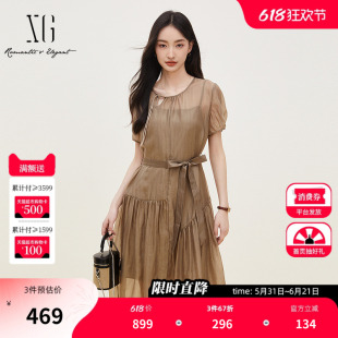 XG雪歌卡其色铜氨丝短袖连衣裙2026夏季新款配吊带腰带薄半裙女装