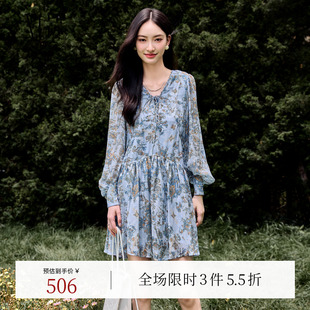 新款 XG雪歌复古碎花不规则长袖 秋季 时尚 V领绑绳设计短裙女 连衣裙